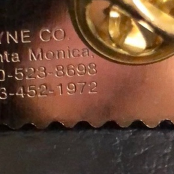 50 YEARS OLD!!! Vintage Jayne Co Pin - Picture 3 of 3